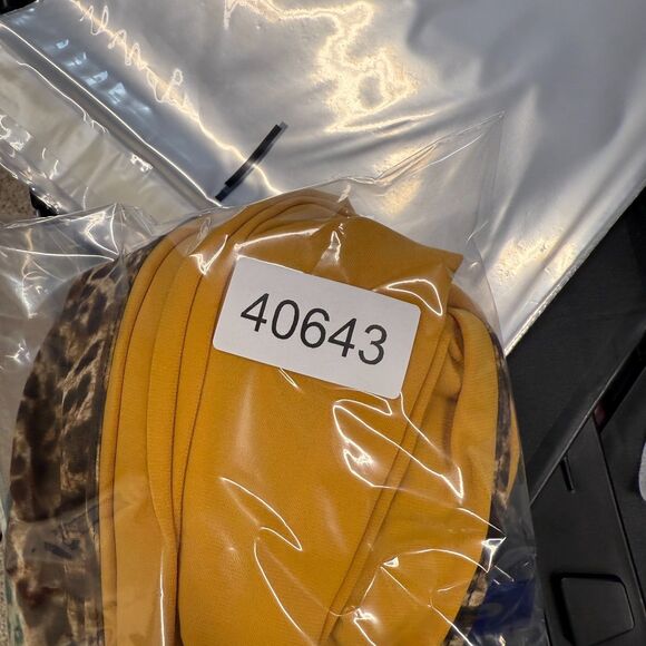 New Nygard T-Shirt Women M Medium Orange Animal Print Short Sleeve Pullover - Picture 9 of 9